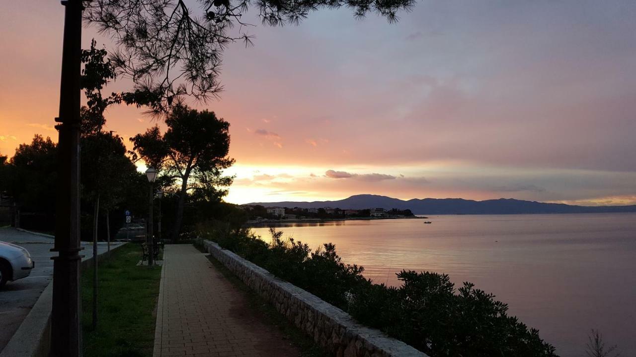 Vila Kraljica Малинска Экстерьер фото